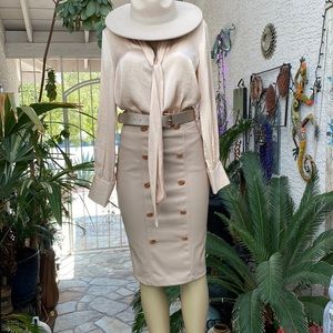 🔅🔅2 PIECE LEATHER SKIRT SET W/SILK STYLE BODYSUIT N TIE🔅🔅